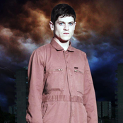 Iwan Rheon - List pictures