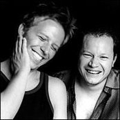 Sin Bandera - List pictures