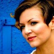 Ella Endlich - List pictures