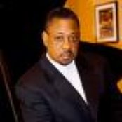 Onaje Allan Gumbs - List pictures