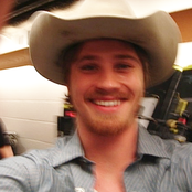 Garrett Hedlund - List pictures