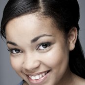 Dionne Bromfield - List pictures