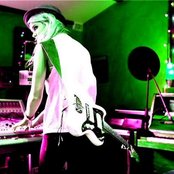 Daisy Dares You - List pictures