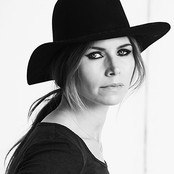 Nina Persson - List pictures