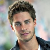 Dean Geyer - List pictures