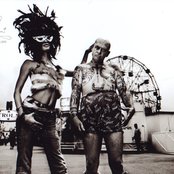 Nomi - List pictures