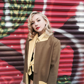 Emily Kinney - List pictures