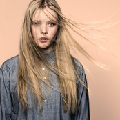 Emilie Esther - List pictures