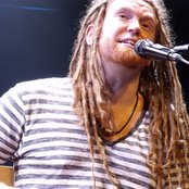 Newton Faulkner - List pictures