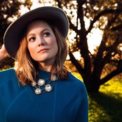Sara Watkins - List pictures