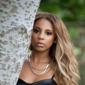 Ella Paige - List pictures