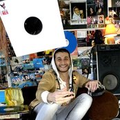 Kissy Sell Out - List pictures