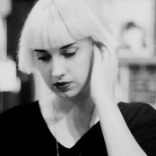 Molly Nilsson - List pictures