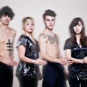 Hyphen Hyphen - List pictures