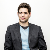 Jeremy Jordan - List pictures