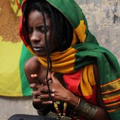 Jah9 - List pictures