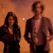 Hundred In The Hands - List pictures