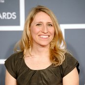 Laura Story - List pictures