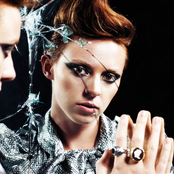 La Roux - List pictures