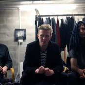 Popstrangers - List pictures