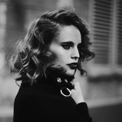 Anna Calvi - List pictures