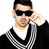 Joe Jonas - List pictures