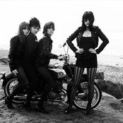 Dum Dum Girls - List pictures