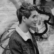 Elyar Fox - List pictures