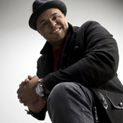 Israel Houghton - List pictures