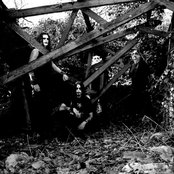 Primitive Graven Image - List pictures