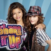 Bella Thorne And Zendaya - List pictures