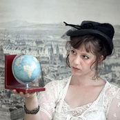 Anna Aaron - List pictures