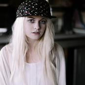 Holly Henry - List pictures