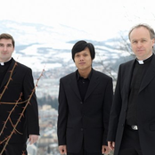 Les Prêtres - List pictures