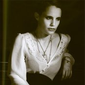 Anna Calvi - List pictures