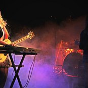 Hyphen Hyphen - List pictures