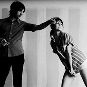 Hundred In The Hands - List pictures