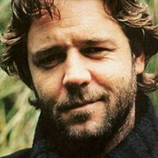 Russell Crowe & 30 Odd Foot Of Grunts - List pictures