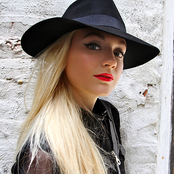 Emily Kinney - List pictures