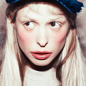 Petite Meller - List pictures