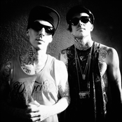Travis Barker & Yelawolf - List pictures