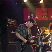 Razor - List pictures