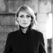 Emily Haines - List pictures