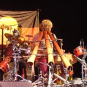 Xavier Rudd - List pictures