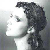 Anna Calvi - List pictures