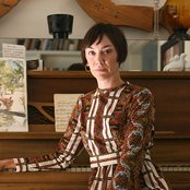 Inara George - List pictures