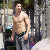 Dean Geyer - List pictures