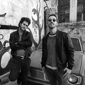 Red Axes - List pictures