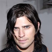 Hinder - List pictures