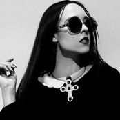 Allie X - List pictures